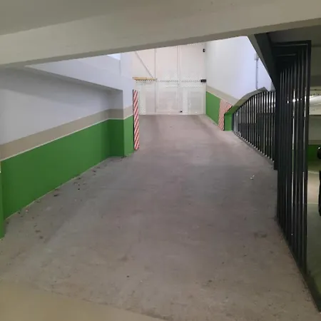 Adarve, Con Parking Y Vistas A La Muralla Lugo
