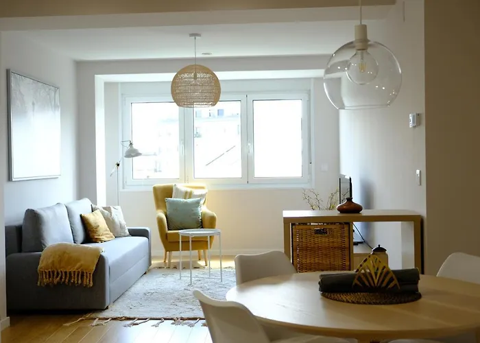 Adarve, Con Parking Y Vistas A La Muralla